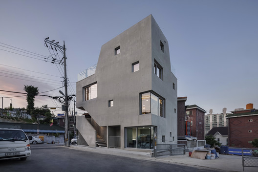 Slit House / Architects H2L Slit House / Architects H2L - Fotografia de Exterior, Fachada