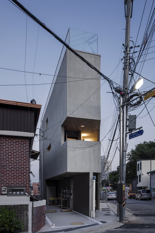 Slit House / Architects H2L Slit House / Architects H2L - Fotografia de Exterior