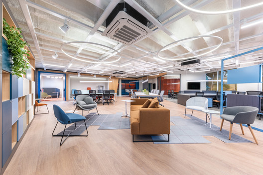 Riccó Hub  / Mombá Arquitetura - Fotografia de Interiores, Sala de Estar, Cadeira