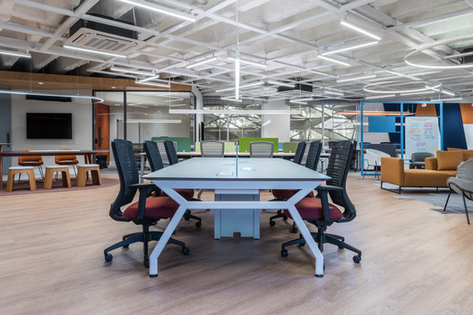 Riccó Hub  / Mombá Arquitetura - Fotografia de Interiores, Mesa, Cadeira