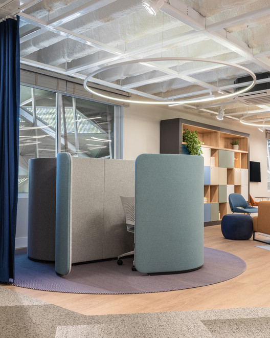 Riccó Hub  / Mombá Arquitetura - Fotografia de Interiores, Cadeira, Pilar