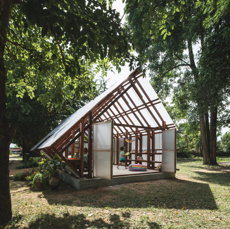 Library Toongnatapin School / Student Committee, Faculty of Architecture, Silpakorn University - Exterior Photography, Windows, Forest, Garden, Beam