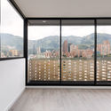 Edificio Tribeca / AR-AR (Martínez Arquitectura) + María Paula González - Residencial, Fachada, Puerta, Balcón, Barandas, Cierros