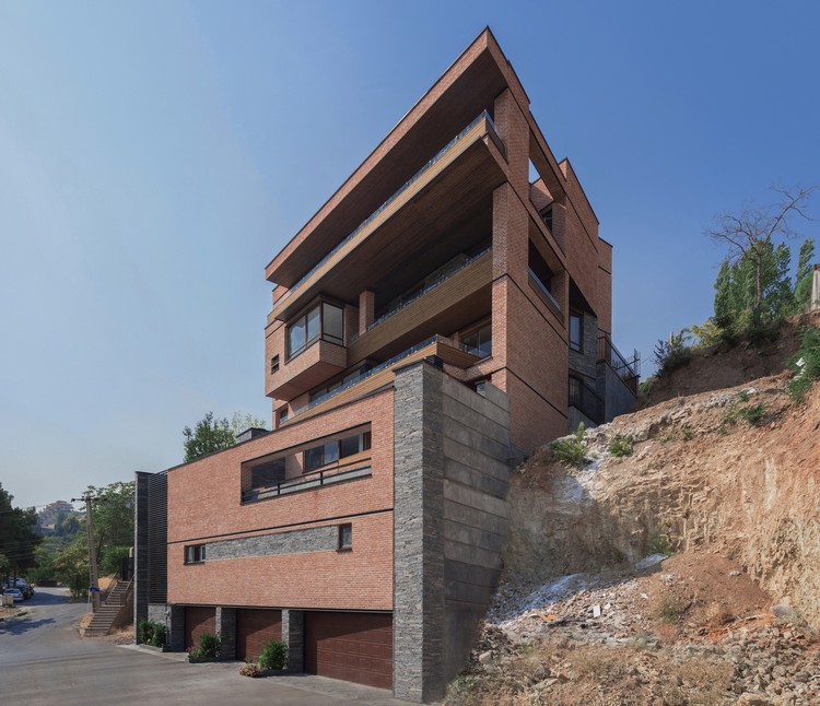 德黑兰四姐妹共享亲密公寓 / Atizist Consulting Engineers - 更多图片