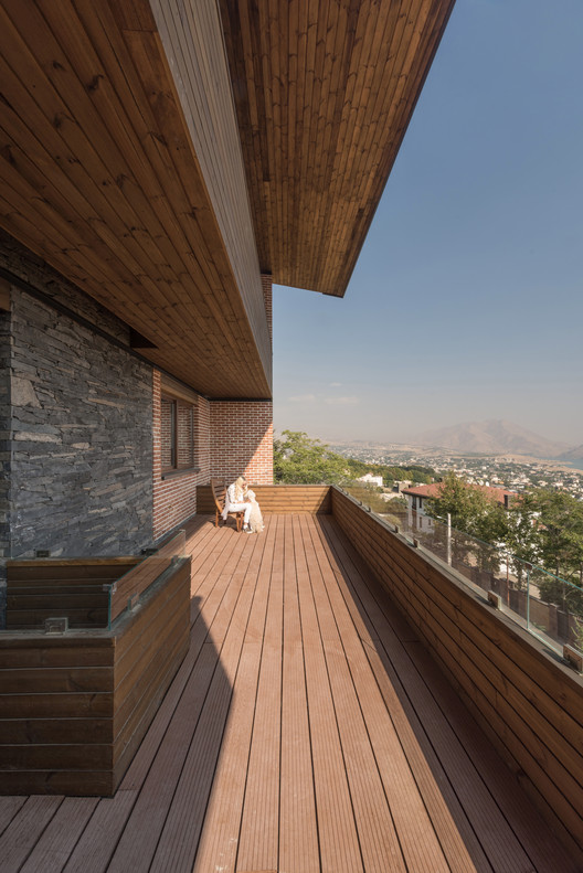 An Intimate Apartment In Lavasan / Atizist Consulting Engineers - Deck, Beam, Handrail