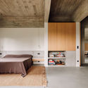 Cortesia de Atelier RUA House in Meco / Atelier RUA - Interior Photography, Bedroom, Beam