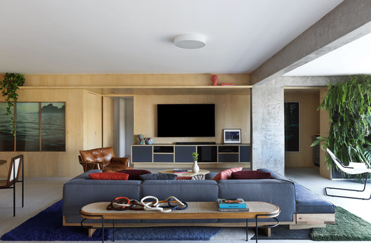 Apartamento TG / Ana Sawaia Arquitetura - Fotografia de Interiores, Sala de Estar, Sofá, Mesa