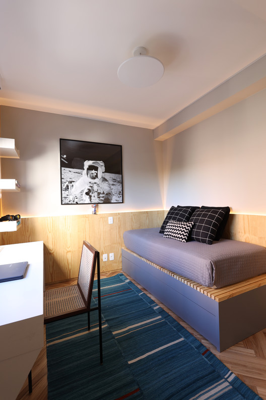 Apartamento TG / Ana Sawaia Arquitetura - Fotografia de Interiores, Mesa, Dormitório, Cama