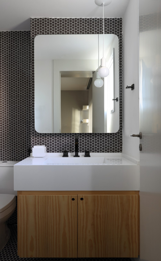 Apartamento TG / Ana Sawaia Arquitetura - Fotografia de Interiores, Banheiro, Pia, Bancada