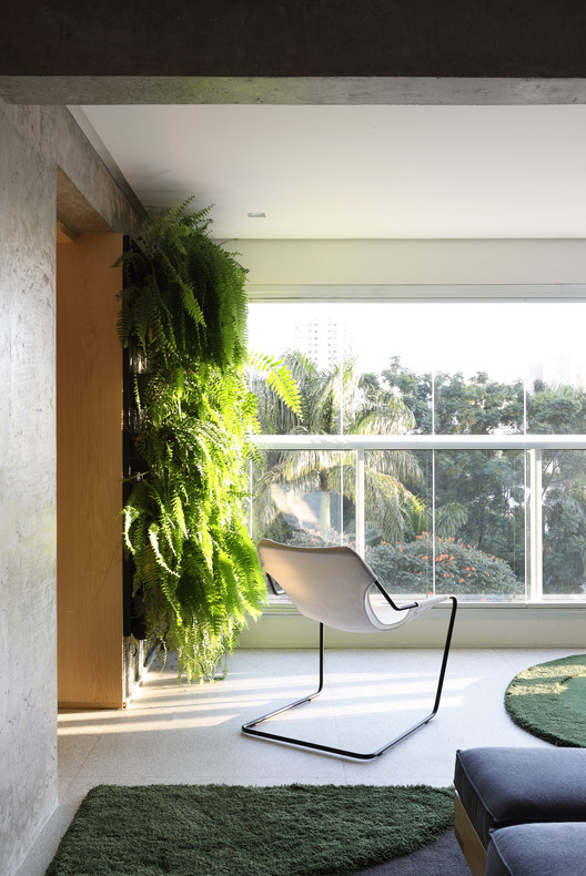 Apartamento TG / Ana Sawaia Arquitetura - Fotografia de Interiores, Janela, Jardim