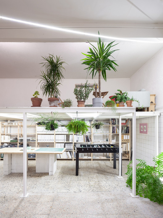 Bureau's Office / BUREAU - Interior Photography, Table