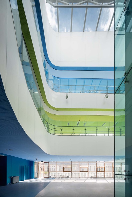 Hospital da Mulher e da Criança do Tibete / BAZUO Architecture Studio Hospital da Mulher e da Criança do Tibete / BAZUO Architecture Studio - Fotografia de Interiores, Escada, Vidro