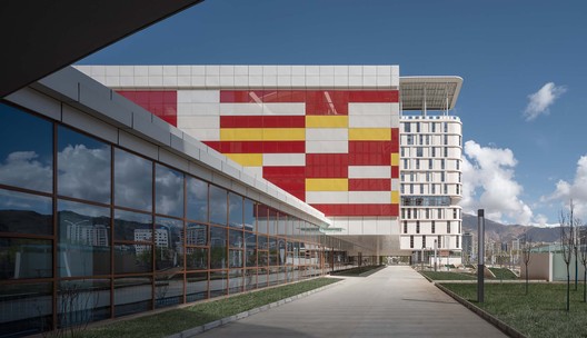 Hospital da Mulher e da Criança do Tibete / BAZUO Architecture Studio Hospital da Mulher e da Criança do Tibete / BAZUO Architecture Studio - Fotografia de Exterior, Fachada