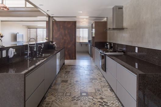 Casa Cerrado / CoGa Arquitetura Casa Cerrado / CoGa Arquitetura - Fotografia de Interiores, Cozinha, Bancada, Pia, Janela, Cadeira