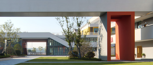 Ningbo Hanvos School / DC Alliance Ningbo Hanvos School / DC Alliance - Exterior Photography, Facade