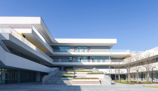 Ningbo Hanvos School / DC Alliance Ningbo Hanvos School / DC Alliance - Exterior Photography, Stairs, Facade, Concrete