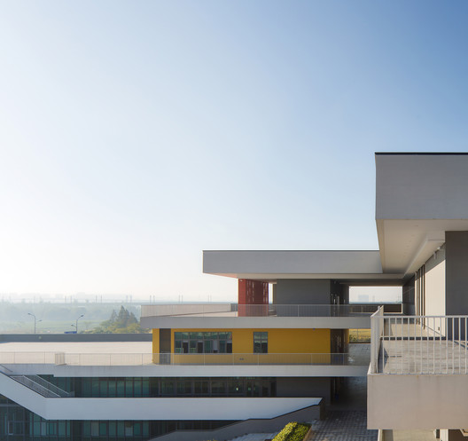 Ningbo Hanvos School / DC Alliance Ningbo Hanvos School / DC Alliance - Exterior Photography, Facade, Concrete