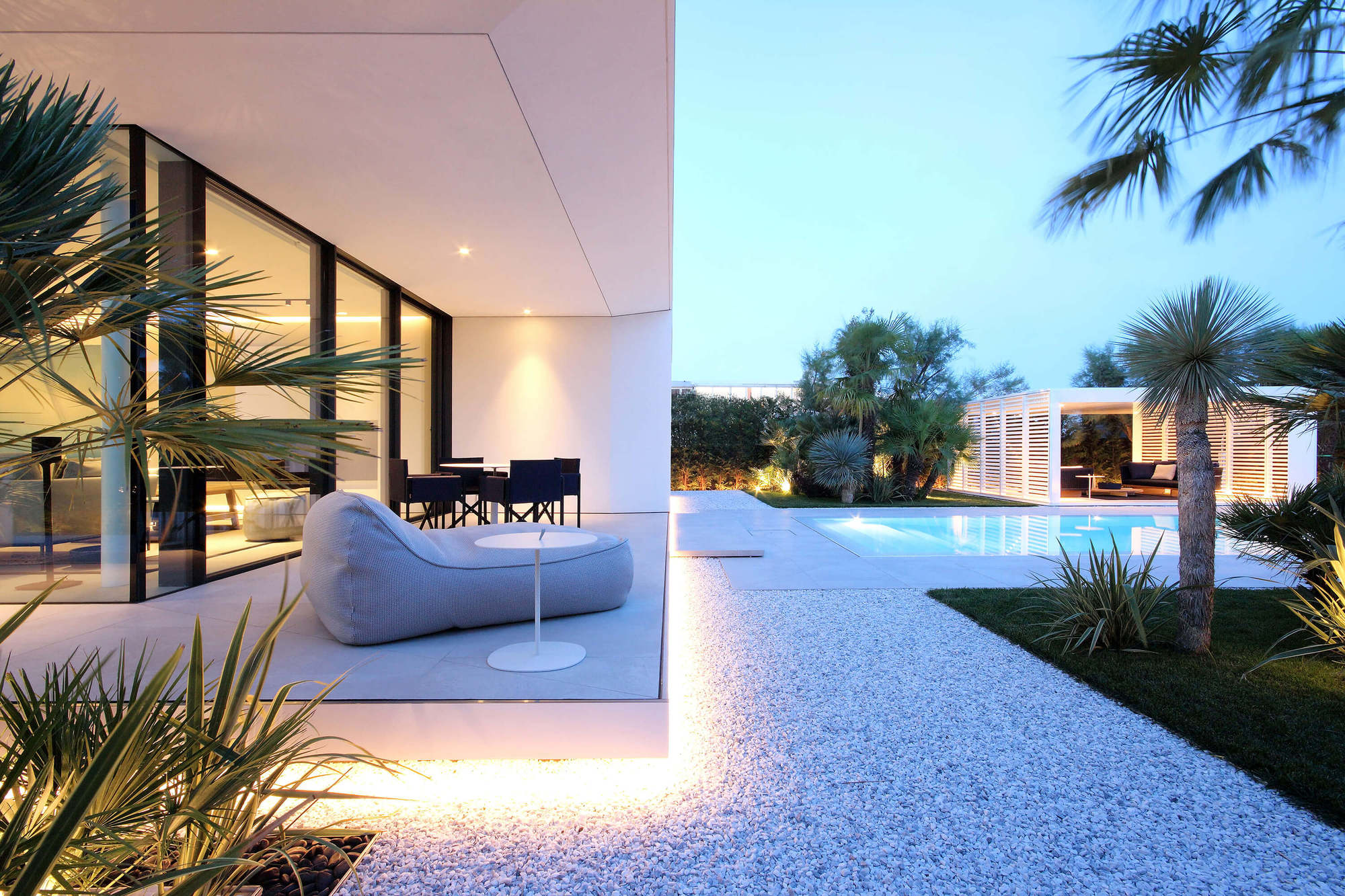 Gallery of Jesolo Lido Beach Villa / JM Architecture - 4
