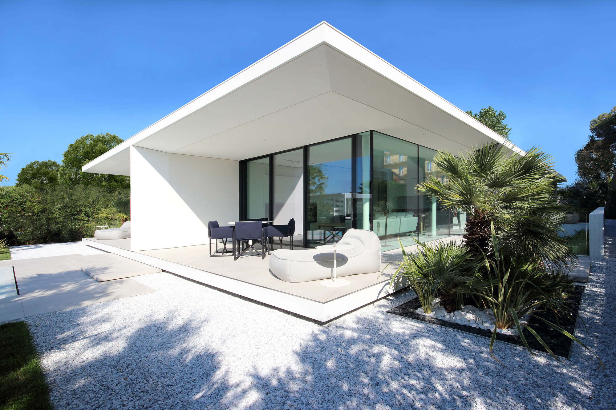 Gallery of Jesolo Lido Beach Villa / JM Architecture 7