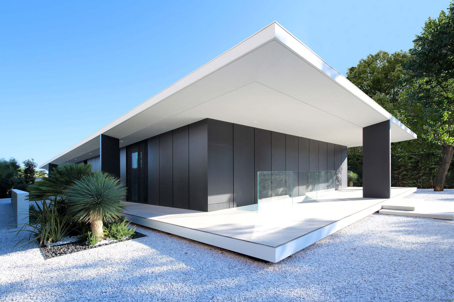 Gallery of Jesolo Lido Beach Villa / JM Architecture - 6