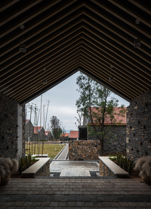Vila Ideal Shiziling / ARCPLUS · Free Studio - Fotografia de Exterior, Escada, Tijolo, Concreto