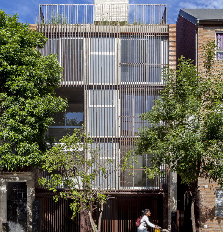 Laprida‘栅格’公寓 / Guidi + Hernández Arquitectos - 更多图片