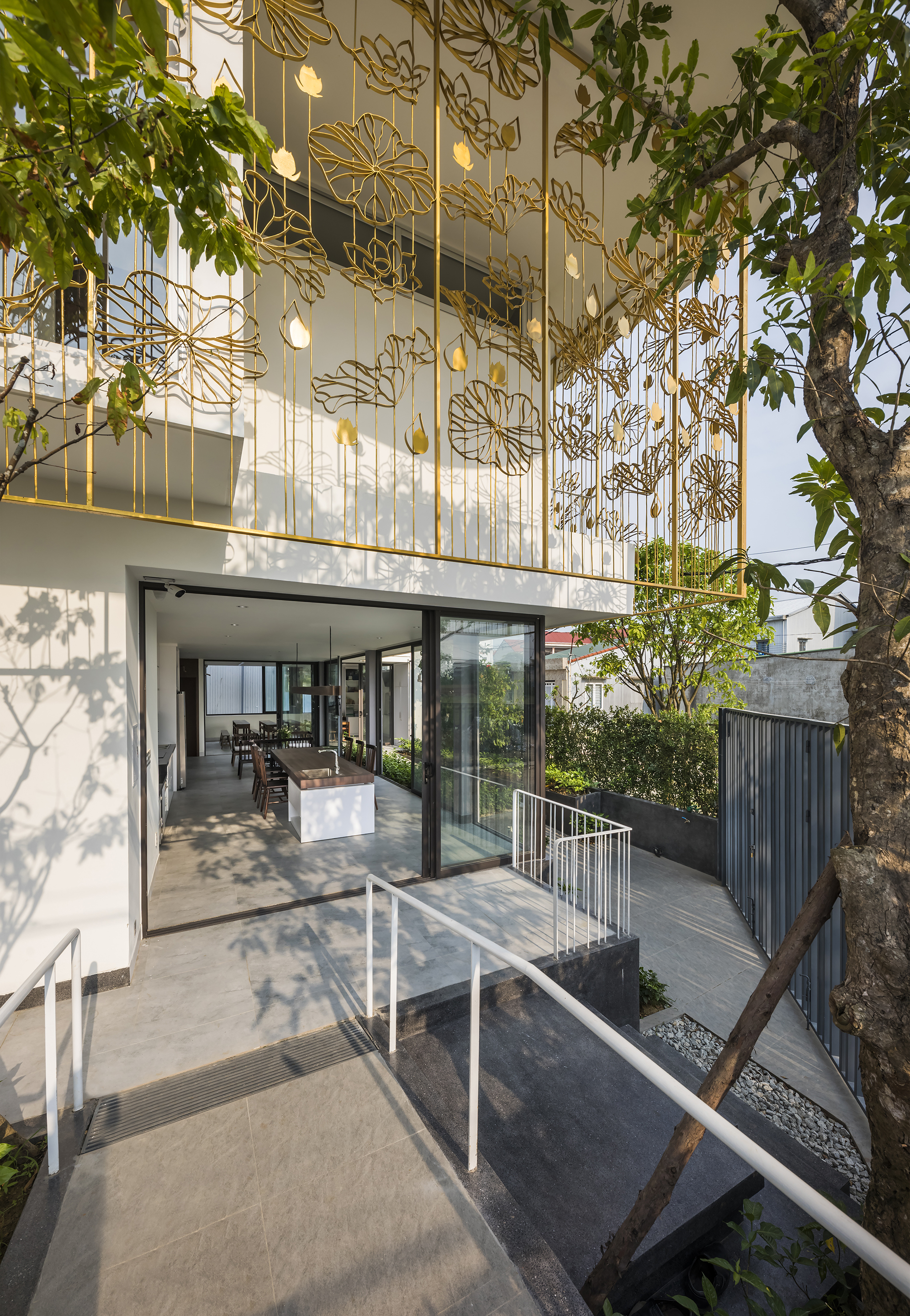 Gallery of Lotus House / MW archstudio 24