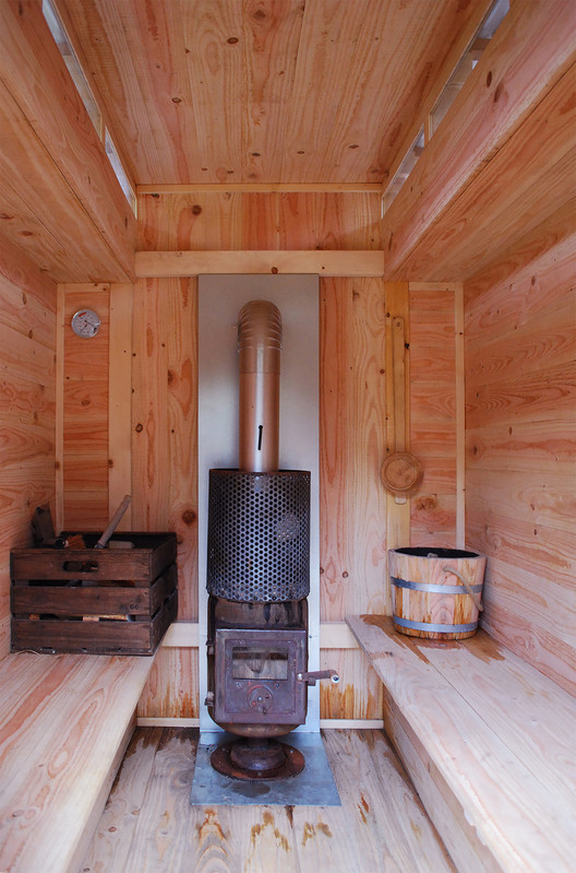 “Schwitzhütte” Sweat Lodge / Paul Johann Magnus - Arkitektur & Håndverk - Interior Photography, Wood