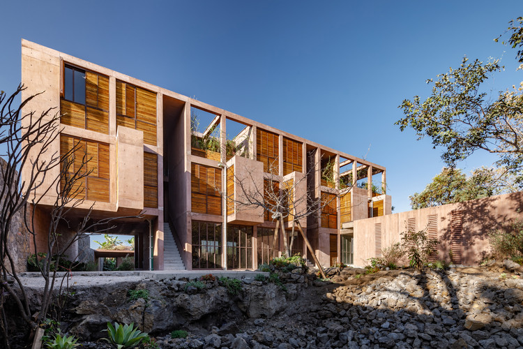 Hotel Tepoztlán / Taller Carlos Marín + Pasquinel Studio - Fotografía exterior, Ventanas, Fachada