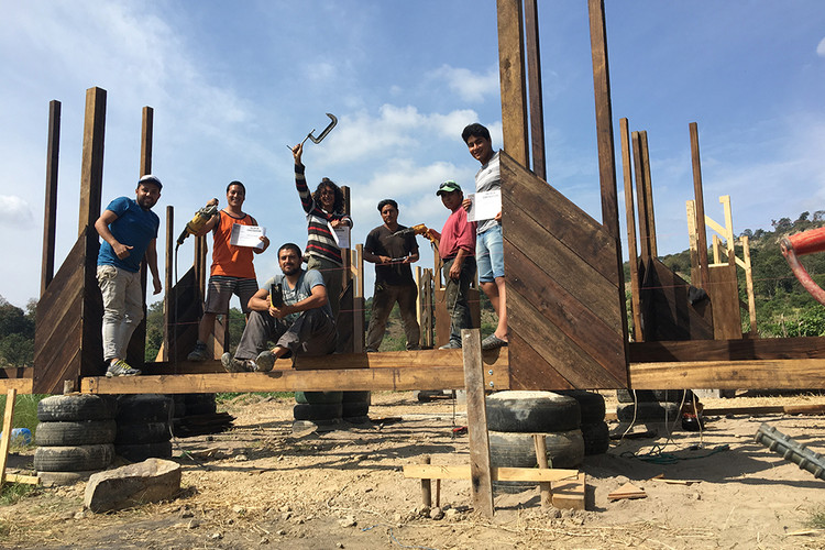 Prototipo pos terremoto vivienda rural – Al Borde + El Sindicato Arquitectura. Foto cortesia de El Sindicato Arquitectura