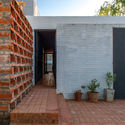 Casa Cerámica / Ezequiel Spinelli + Facundo S. López - Casas, Patio interior, Fachada, Escaleras, Puerta