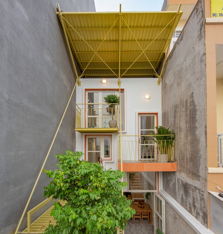 Casa con doble techo / Khuon Studio - Más Imágenes