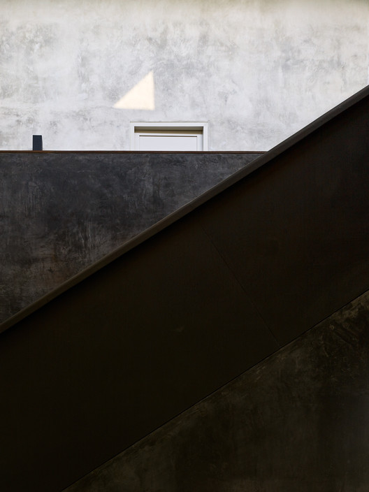 House in a Beach Garden  / Architecture BRIO - Interior Photography, Concrete