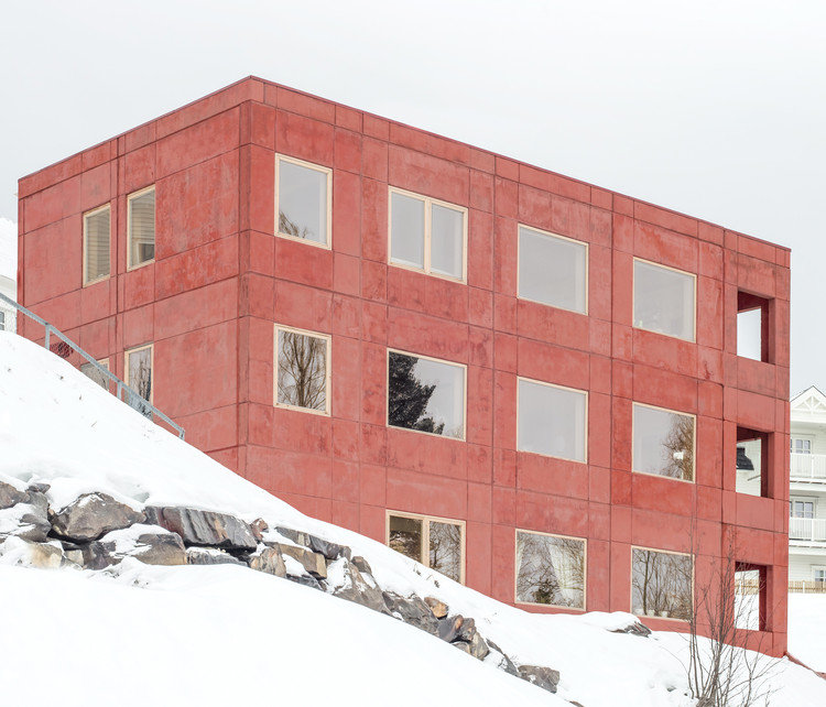 House in Red Concrete / Sanden+Hodnekvam Architects - More Images