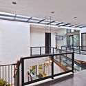 Rumah Primera / KAD Firma Arsitektur - Interior Photography, Glass, Handrail
