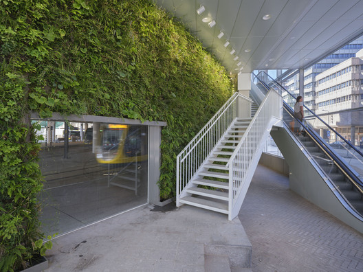 Edifício MicroCity Het Platform / VenhoevenCS - Fotografia de Exterior, Escada, Corrimão
