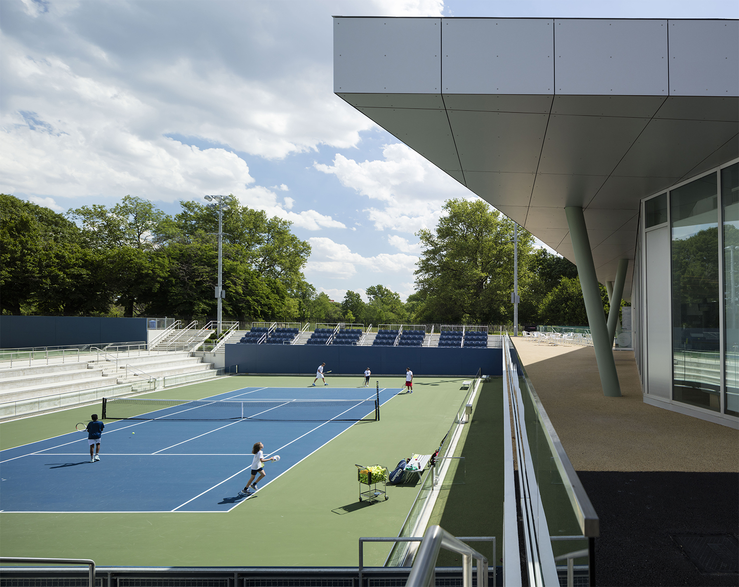 Galería de Centro de tenis Cary Leeds / Gluck+ 9