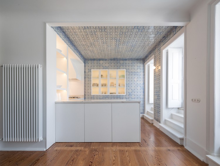 Borges Carneiro Apartment / José Adrião Arquitetos - More Images