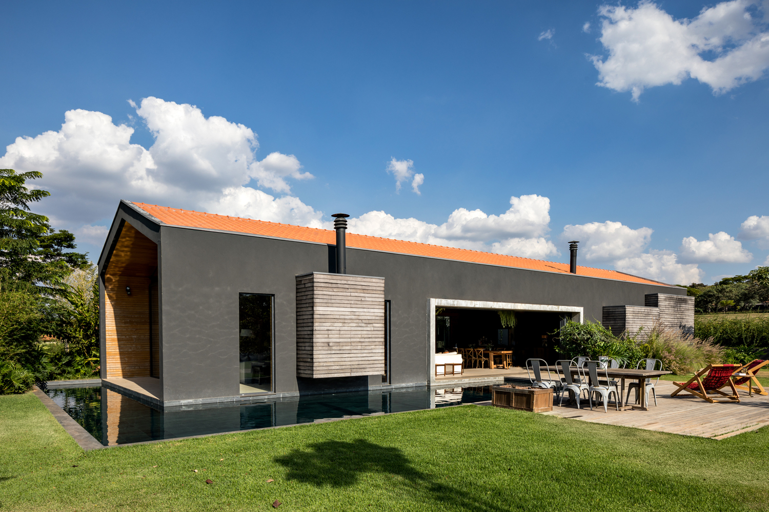 Casa Jordão / FGMF - Jardim, Fachada, Porta, Cadeira, Mesa