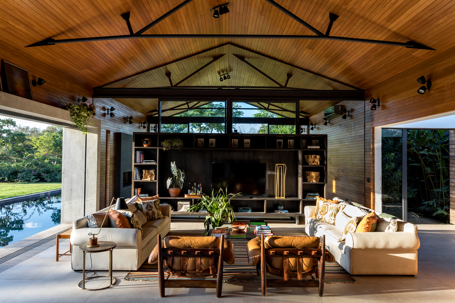 Casa Jordão / FGMF - Terraço, Viga, Fachada, Mesa, Iluminação, Cadeira