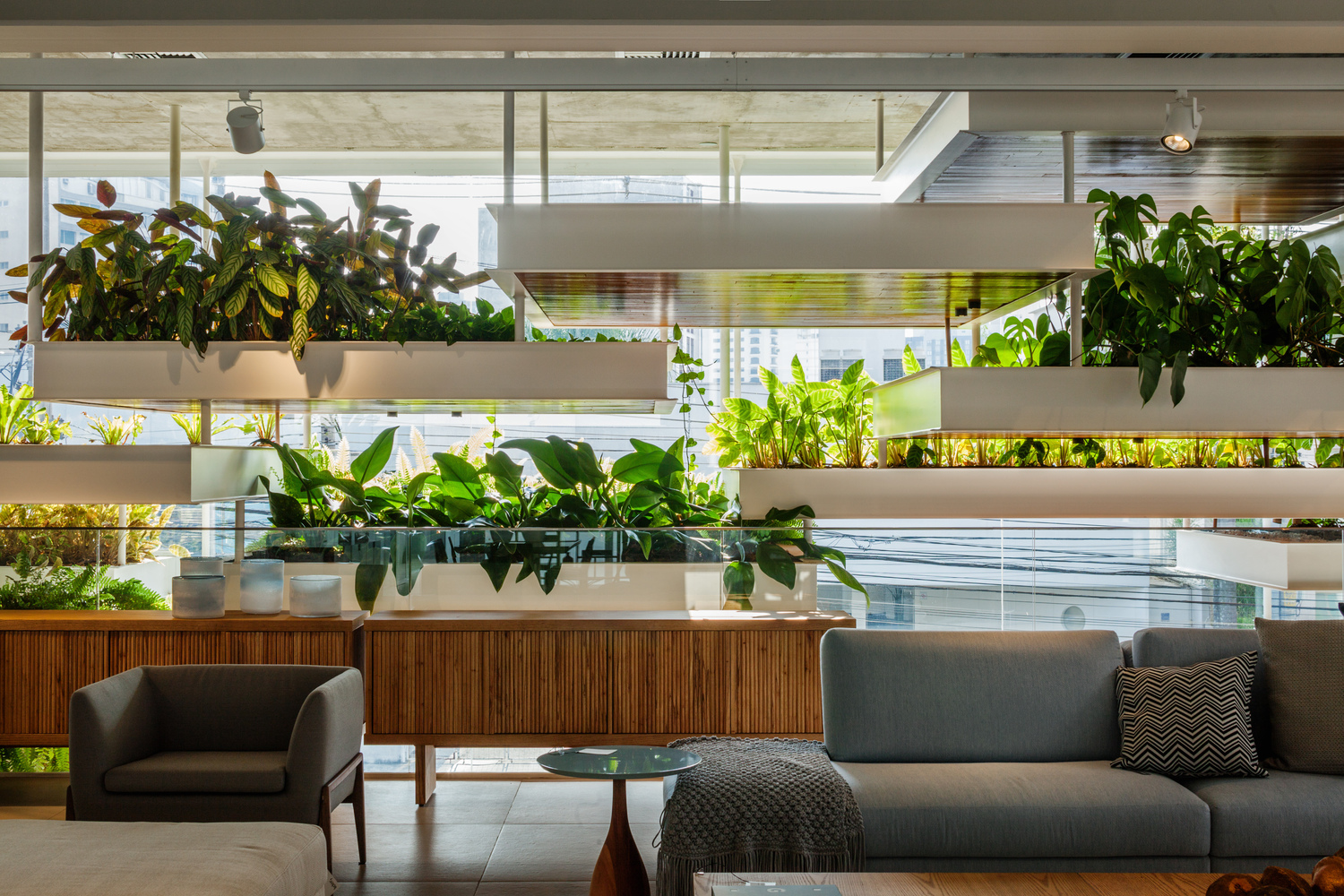 Loja Líder  / FGMF - Fotografia de Interiores, Fachada, Mesa