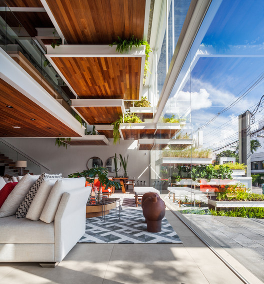 Loja Líder  / FGMF - Fotografia de Interiores, Sala de Estar, Mesa, Viga