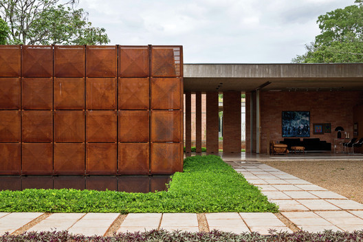 Casas en Brasil: 10 ejemplos con acero corten Casas en Brasil: 10 ejemplos con acero corten - Imagen 2 de 11