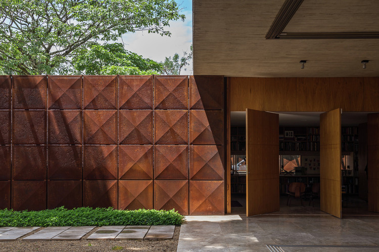 Brazilian Houses: 10 Residences with Corten Steel - More Images