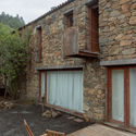 Casa no Gondramaz / Atelier do Corvo - Fotografia de Exterior, Casas, Porta, Fachada, Cadeira