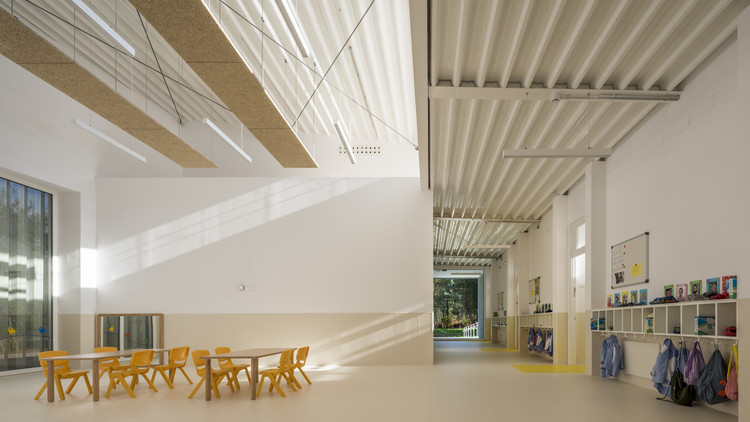 Escola Infantil em Veigadaña / Estudio P + Encaixe Arquitectura - Fotografia de Interiores, Prateleira