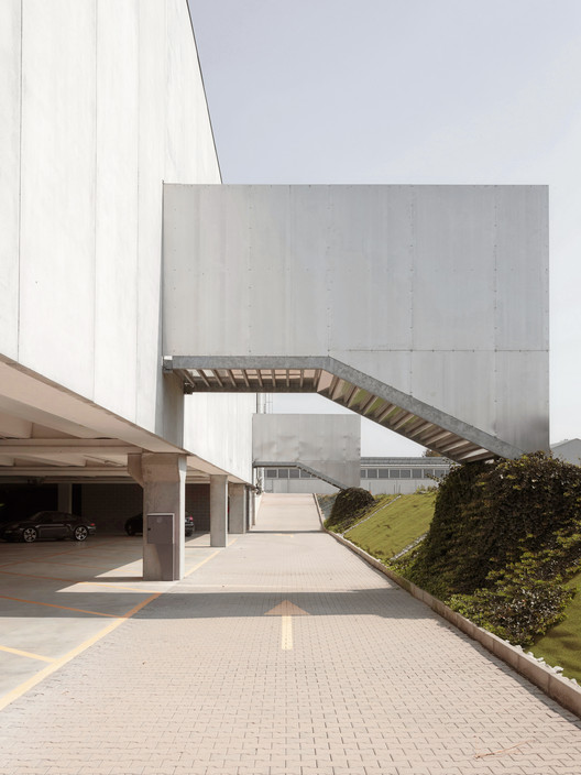 Green Village Garden Center / Studio Bressan - Exterior Photography, Concrete