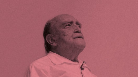 Escola da Cidade transmite aula inaugural com Oscar Niemeyer em 2002
