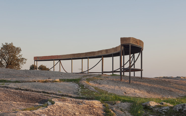 “Walk the curve” 装置 / Ayelen Peressini + Inês Teles - 更多图片