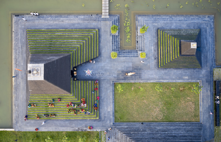 Templo de los Escalones / Sameep Padora & Associates - Fotografía exterior